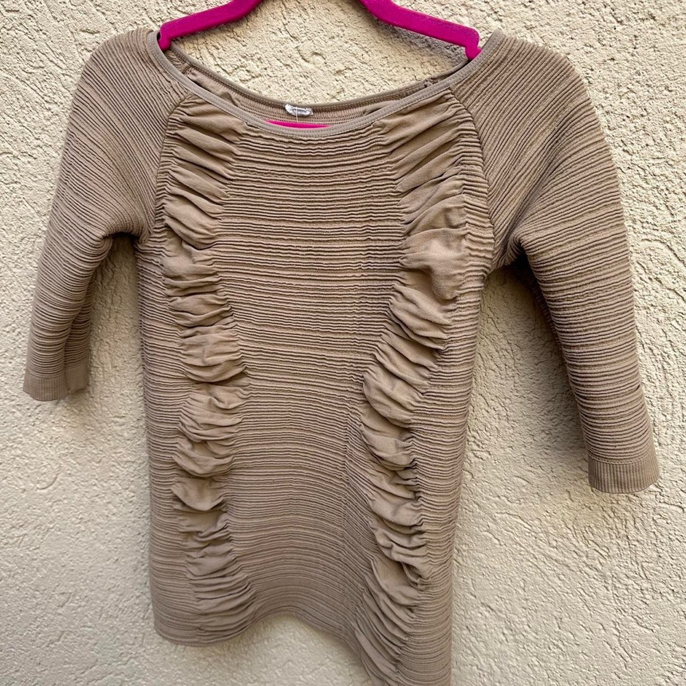 Unique tan top - Picture 4 of 7